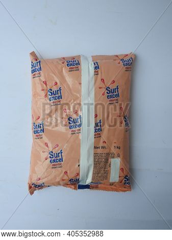 Closeup Of Surf Excel Matic Front Load Detergent Powder 6Kg Box And Pack Isolated On White Backgroun