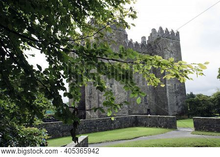 Bunratty (ireland), - July 20, 2016: Bunratty Castle, Bunratty, Co. Clare, Ireland