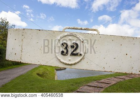 Devizes, Wiltshire, Uk, August 25 2020. Numbers On The Lock Gates At Caen Hill Locks, Kennet And Avo