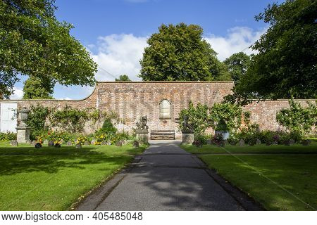Longleat, Uk - August 26, 2020. Longleat Is An English Stately Home And The Seat Of The Marquesses O