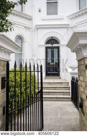 Kensington, Uk - May 20, 2019. Old Architecture Of Kensington. Kensington, London, England, Uk, May 