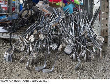 Mackay, Queensland, Australia - January 2021: Golf Clubs For Sale At The Local Tip Shop