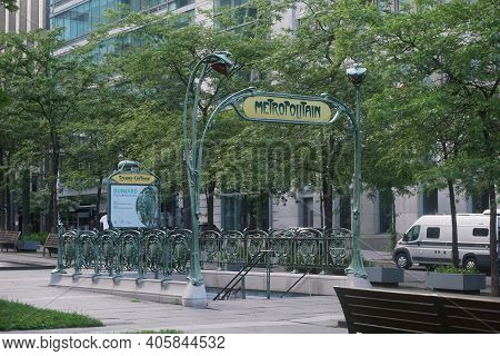 Montreal, Qc, Canada - 7-4-2020: Square-victoria-oaci Metro Station Entrance