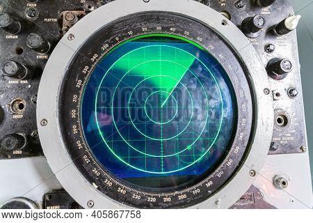 New York City, Usa - March 29, 2020: Green Military Radar Screen At  Aircraft Carrier Uss Intrepid I