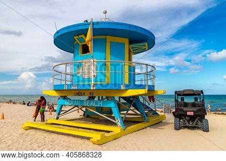 Miami Beach, Usa - March 29, 2020: Lifeguard Tower And A Beach Rescue Car In South Beach, Miami Beac