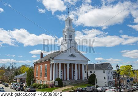Andover, Ma, Usa - Apr. 24, 2019: Andover Baptist Church At 7 Central Street In Historic Town Center