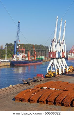 Port Craines And Large Ships
