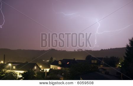 Tempestade de raio no Village
