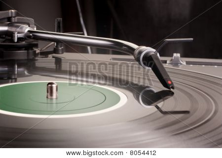 der DJ-Plattenspieler