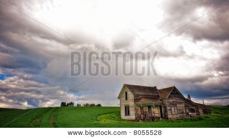 Casa colonica abbandonata