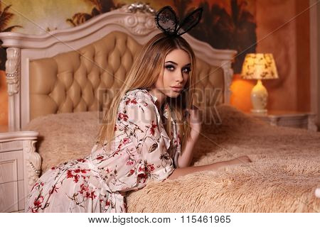 Beautiful Glamour Woman With Blond Hair In Elegant Dress