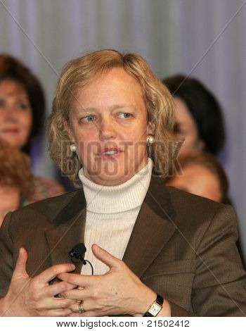 LONG BEACH - DEC 7: Meg Whitman na guvernéra Kalifornie konferenci o ženy a rodiny na