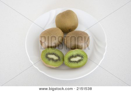 Kiwi - Kiwi v bílé plotně