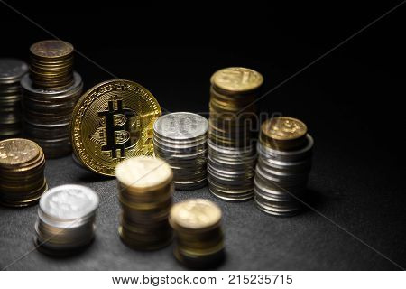 Photo Golden Bitcoins new virtual money on black background