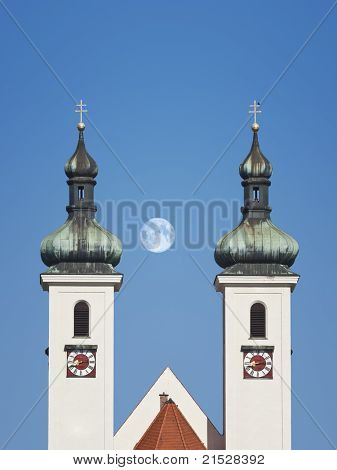 Obrázek z kostelních věží v bavorském Tutzingu Německo