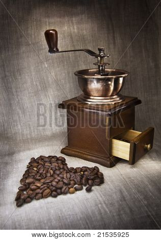 Molinillo de café con frijoles
