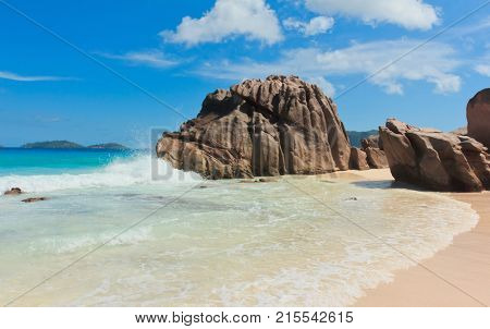 Violent Surf Magnificent Seychelles 