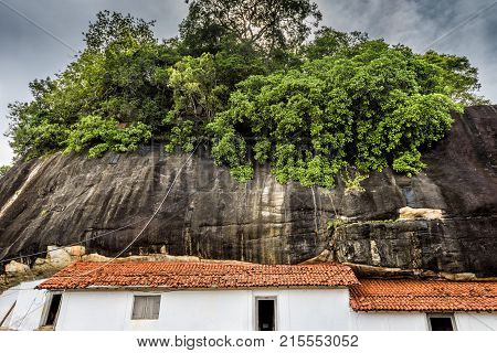 Mulkirigala Raja Maha Vihara is an ancient Buddhist cave temple in Sri Lanka