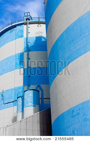 Silos cemento bianco-blu