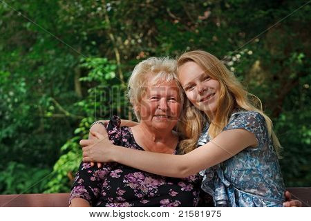 Senior und Young Lady