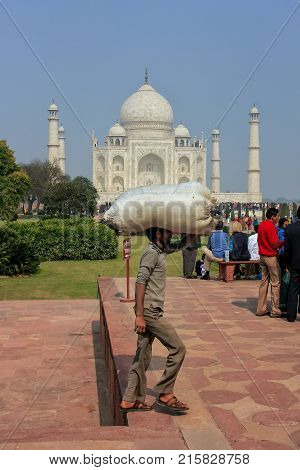 Agra, India-january 31: Unidentified Man Carries Bag On His Head At Taj Mahal Complex On January 31,