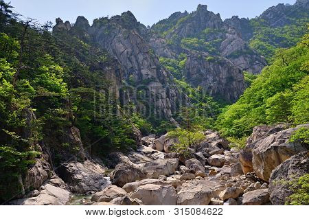 Diamond Mountains. Dprk. Mt.kumgang Trekking Route. Singye Stream Between Rocks