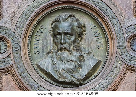 Budapest, Hungary - August 20, 2017: Elements Of Architecture And Interior In The Basilica Of St. St