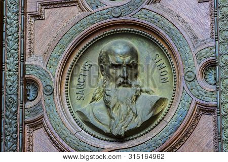 Budapest, Hungary - August 20, 2017: Elements Of Architecture And Interior In The Basilica Of St. St