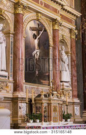Budapest, Hungary - August 20, 2017: Elements Of Architecture And Interior In The Basilica Of St. St