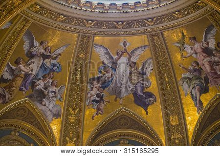 Budapest, Hungary - August 20, 2017: Elements Of Architecture And Interior In The Basilica Of St. St