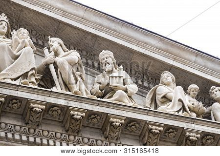 Budapest, Hungary - August 20, 2017: Elements Of Architecture And Interior In The Basilica Of St. St