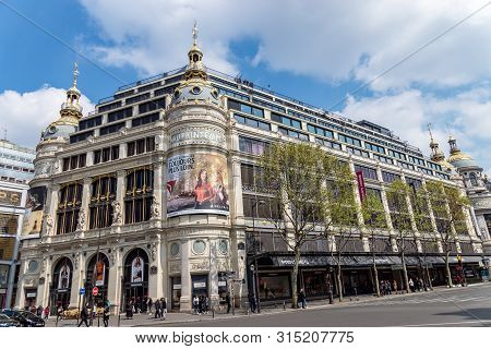 Paris, France - April 14, 2019: Printemps Department Store Facade. It Was Founded In 1865 And Is Reg