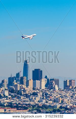 San Francisco, California - October 06 2017: United Airlines Aircraft, Boeing 747-422, In Flight Ove