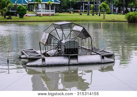 Thailand Aerator Turbine Wheel Fill Oxygen Into Water In Lake