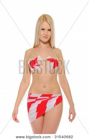 Sexy žena s červeným a bílým výstražné pásky