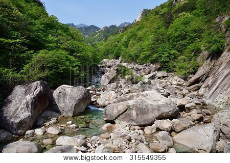 Diamond Mountains. Dprk. Mt.kumgang Trekking Route. Singye Stream Between Rocks