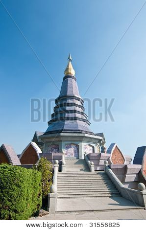 Pagode auf dem Gipfel des Berges