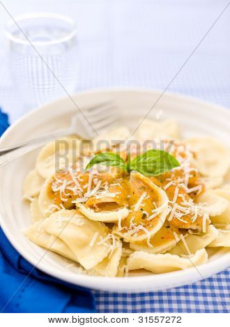 アニョロッティはパスタをトマトソース ローザ