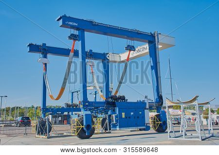 Port-la-foret, Brittany, France - July 09, 2019: Slip Crane At The Harbor Of Port-la-foret In Britta