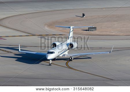 Las Vegas, Nevada, Usa - May 7, 2013: Gulfstream G-iv Luxury Business Jet N67tm At Mccarran Internat