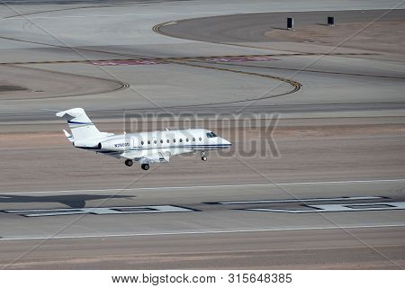 Las Vegas, Nevada, Usa - May 6, 2013: Gulfstream G280 Luxury Business Jet N280gd On Approach To Land