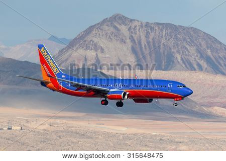 Las Vegas, Nevada, Usa - May 6, 2013: Southwest Airlines Boeing 737 Airliner On Approach To Land At 