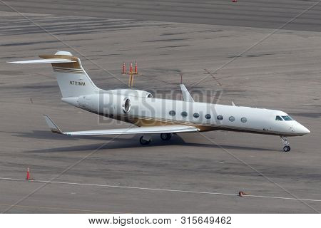 Las Vegas, Nevada, Usa - May 5, 2013: Gulfstream G-v Luxury Business Jet N721mm At Mccarran Internat