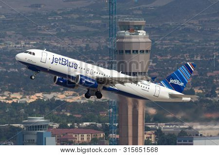Las Vegas, Nevada, Usa - May 8, 2013: Jetblue Airways Airbus A320 Aircraft Taking Off From Mccarran 