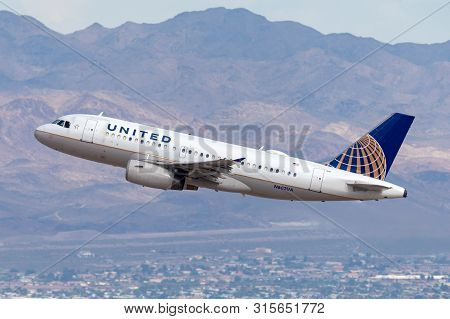 Las Vegas, Nevada, Usa - May 8, 2013: United Airlines Airbus A319 Airplane Departing From Mccarran I
