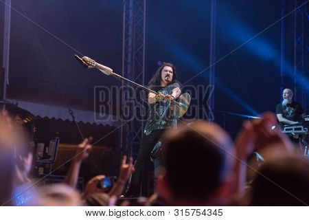 Vocalist James Labrie Singing Live