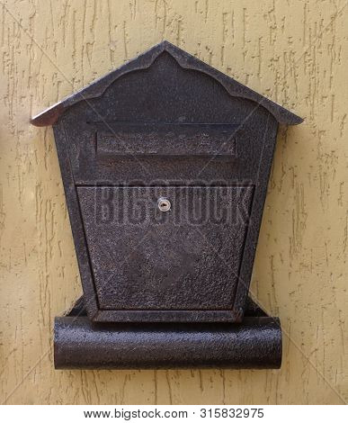 Metal Mail Box For Letters. Lockable Mailbox.
