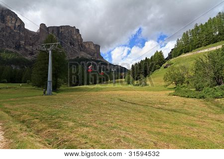 Teleférico en el valle de Badia