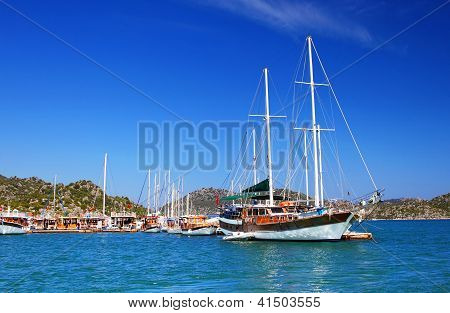 Zakotvených jachty, poblíž Kekova Island, Turecko