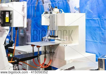 Precision Robot Arm And Automatic Vacuum Or Suction Cup For Pick - Place Transportation Metal Sheet 